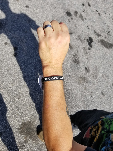  TRUCKAWEAR BLACK 100% SILICONE WRISTBAND BRACELET. ALL STAR TRUCKER